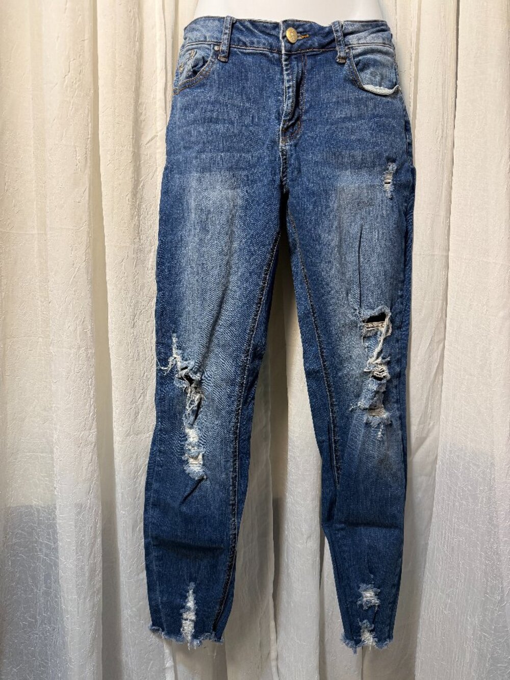 Resfeber skinny boyfriend jeans sz 10 Distressed Los Angeles Collection